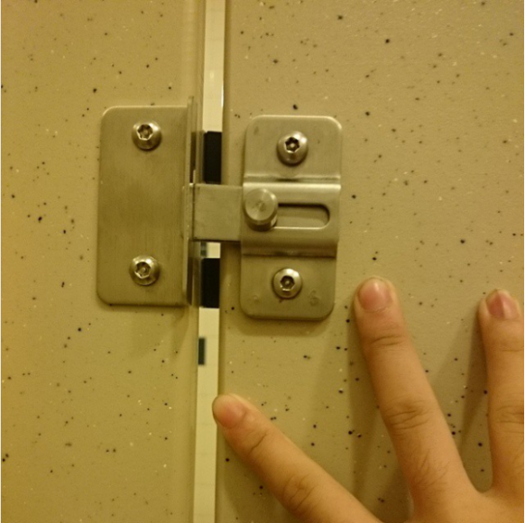 Why Do Toilet Cubicles Have Gaps In Them