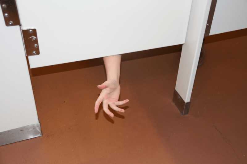 Why Do Toilet Cubicles Have Gaps In Them